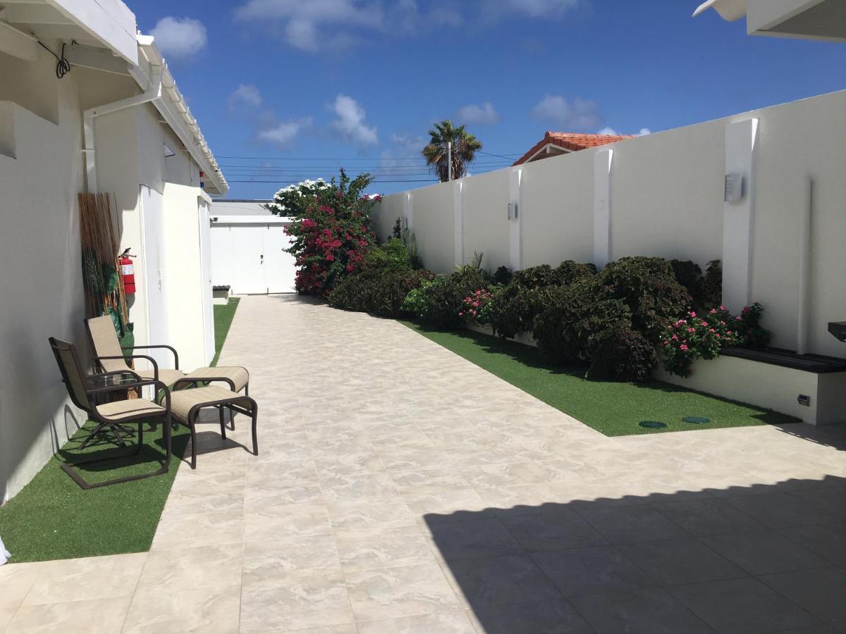 Yoyita Suites Aruba Villa Palm Beach Exterior foto